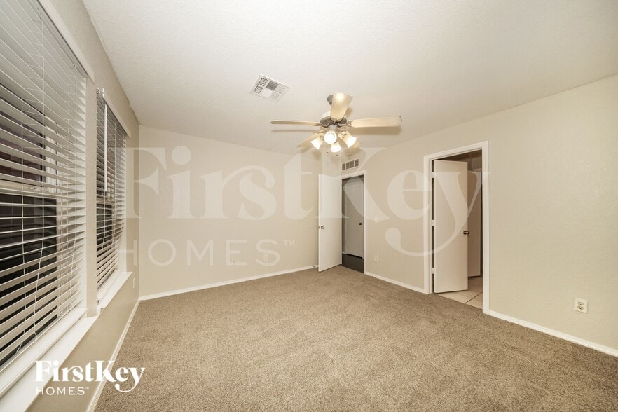 Building Photo - 1009 SW 153rd St