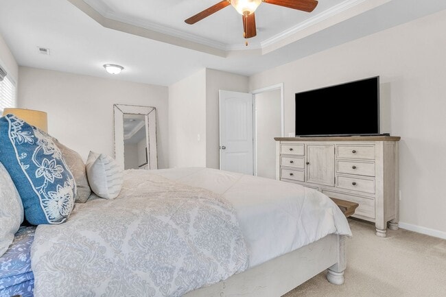 Building Photo - 4 bedroom 2.5 bathroom home close to beaches, shopping, and Marine Corps Bases.