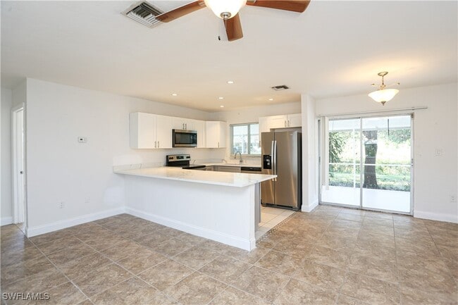 Building Photo - 861 San Remo Ave