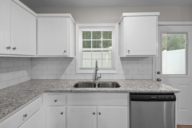 Building Photo - Newly Constructed 2 & 3 bedroom Cross Cree...