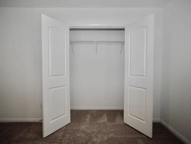 Building Photo - Spacious & Elegant One-Story Living in Stonebridge Crossing