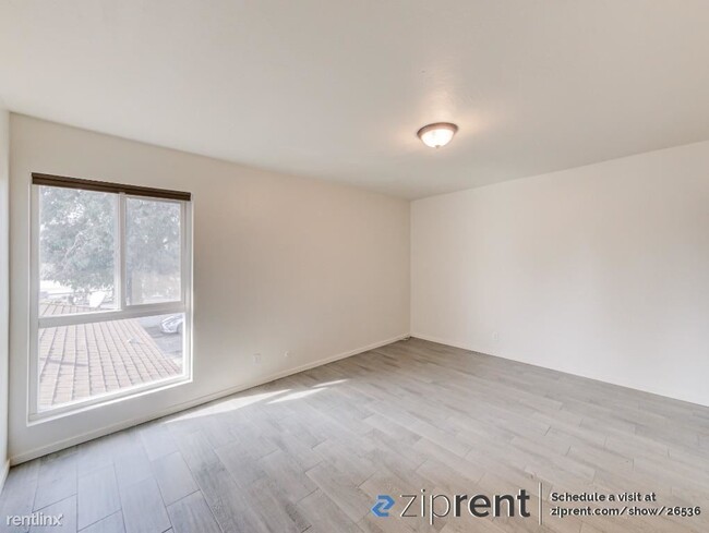 Building Photo - 3 br, 2.5 bath Townhome - 5301 Demaret Ave...