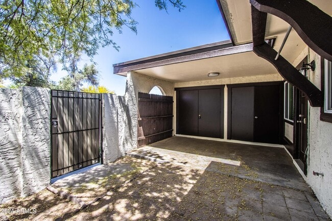 Building Photo - 720 S Dobson Rd