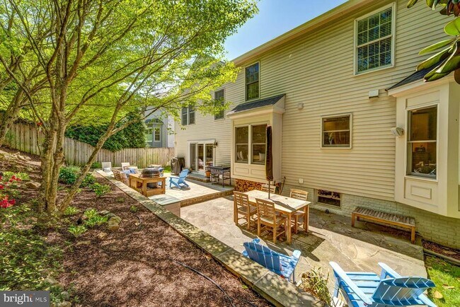 Building Photo - 13930 S Springs Dr
