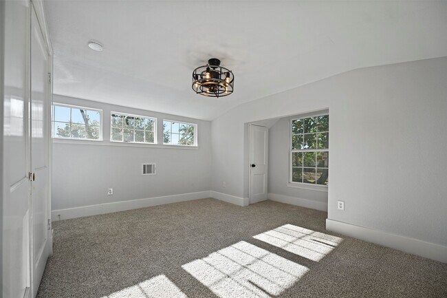 Building Photo - 17507 Wild Oak Dr