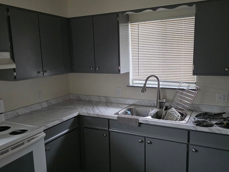 Building Photo - 354 Catron St N