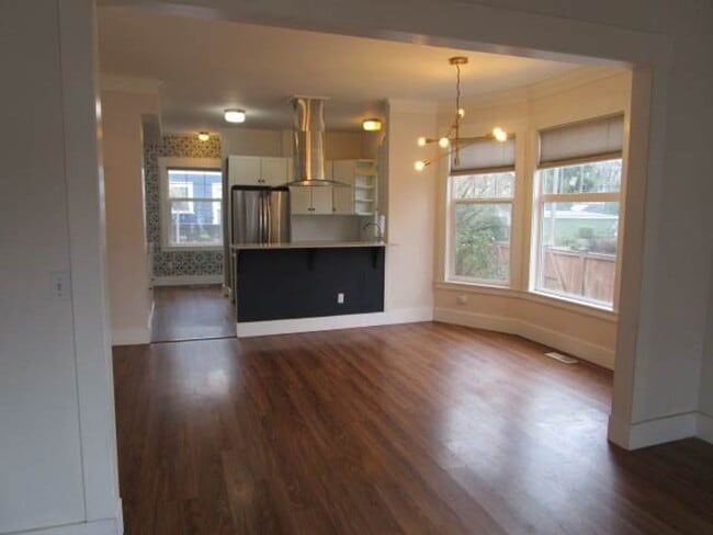 Building Photo - Charming 3 Bedroom Craftsman in North Tacoma