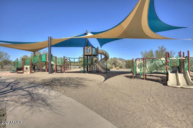 Building Photo - Gorgeous 4 Bed 3 Bath 3 Car home in Peoria with community Pool