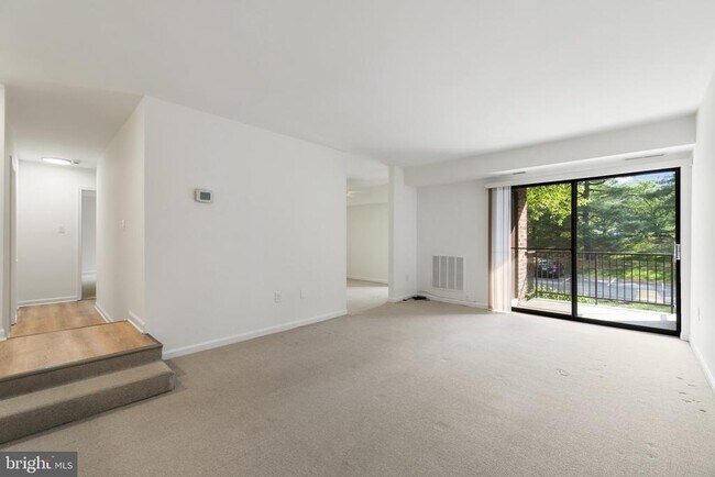 Building Photo - 9 Silverwood Cir