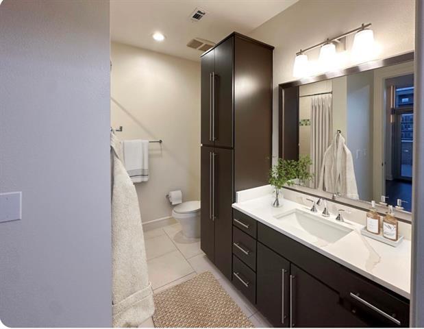 Building Photo - 1700 Cedar Springs Rd