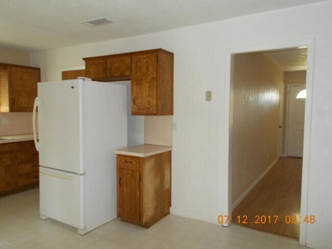Building Photo - 112 Myra Lou Ave