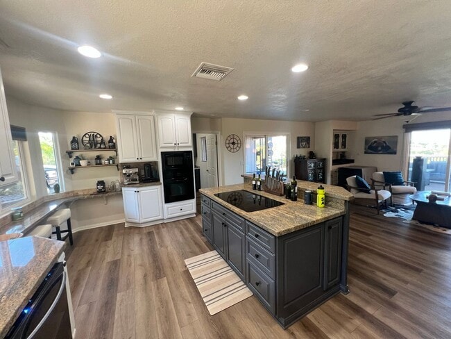 Building Photo - GORGEOUS 3/2.5 Bath Remodeled Home with Stunning Views in Alpine