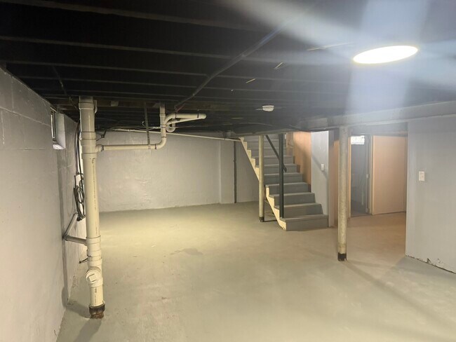 Building Photo - 1050 Bulen Ave