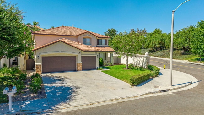 Building Photo - Executive 5-Bedroom Pool Home with Dual Master Suites in Stevenson Ranch