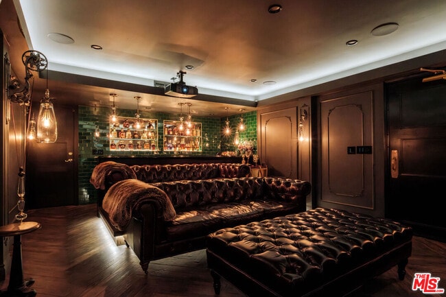 Building Photo - 18875 Pasadero Dr