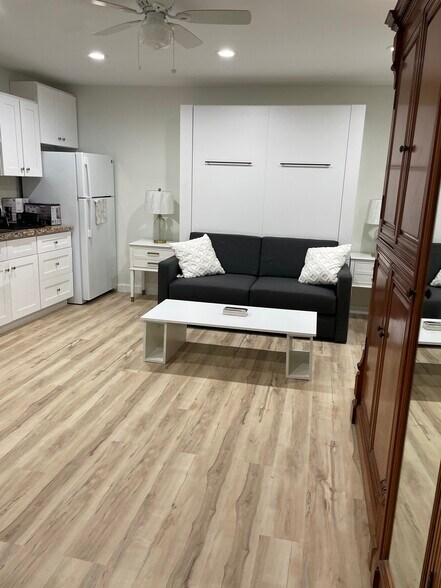 Building Photo - 1712 W 147th St