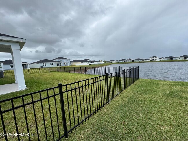 Building Photo - 3299 Lago Vis Dr