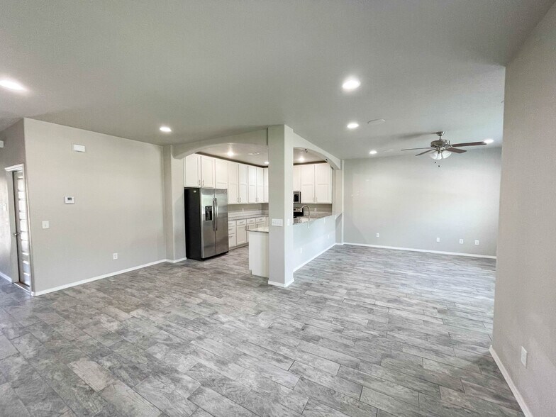Building Photo - 4175 W Santa Maria Ln
