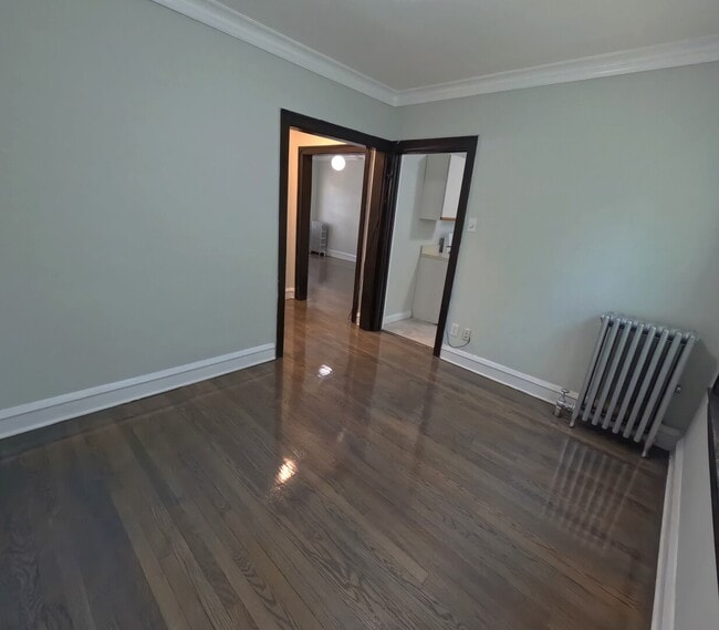 Building Photo - 5548 W Farragut Ave