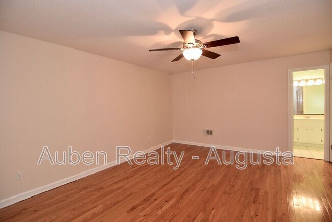 Building Photo - 490 Pheasant Run Dr