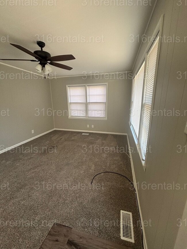 Building Photo - One bed one bath available now!