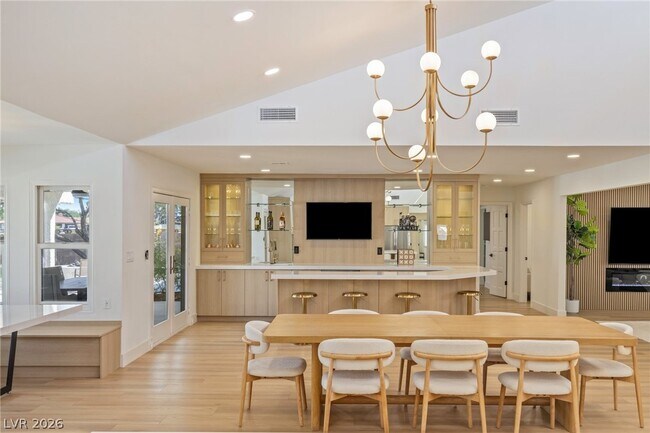 Building Photo - 4045 W Mardon Ave