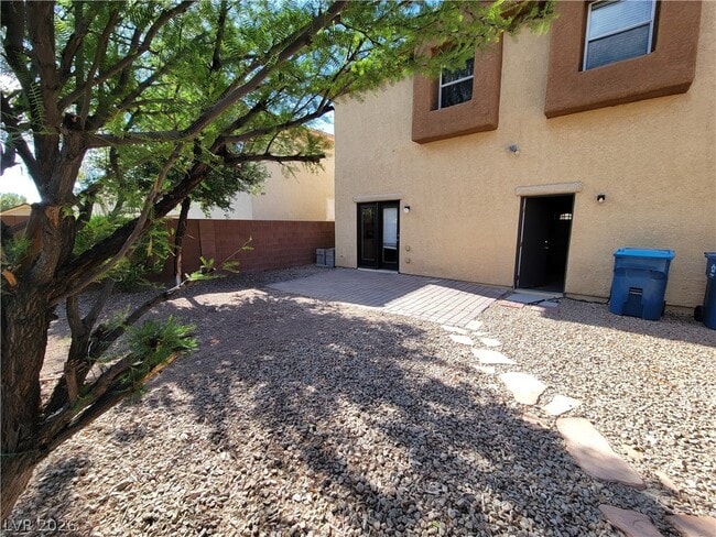 Building Photo - 8458 Pico Rivera Ave