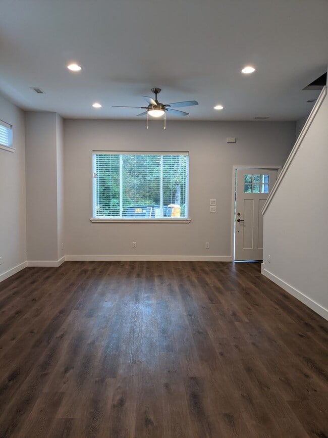 Building Photo - Black Mountain Townhouse Rental