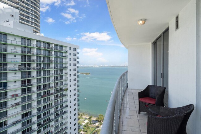 Building Photo - 1750 N Bayshore Dr