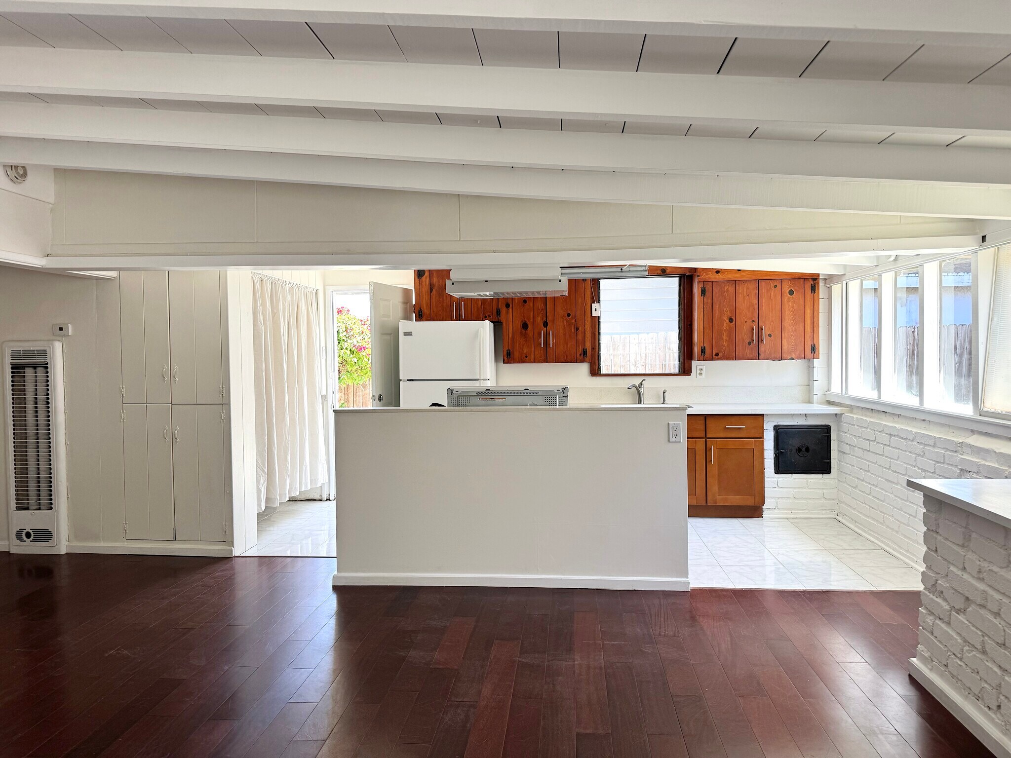 Building Photo - 2321 W Carson St