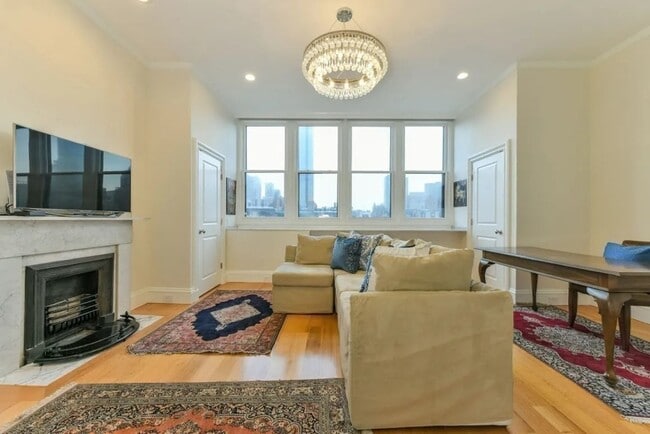 Building Photo - 216 Beacon St
