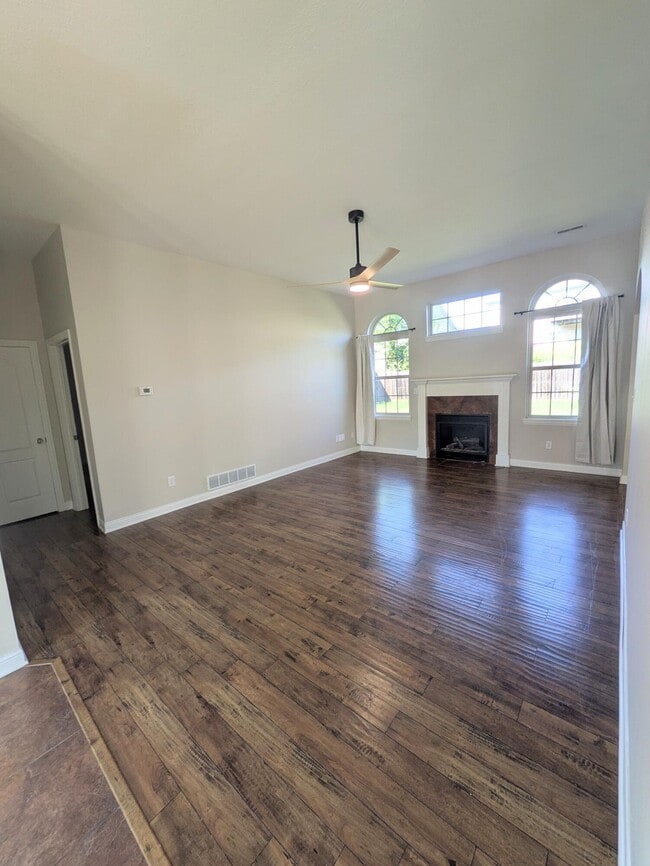 Building Photo - 2601 Quartz Ln