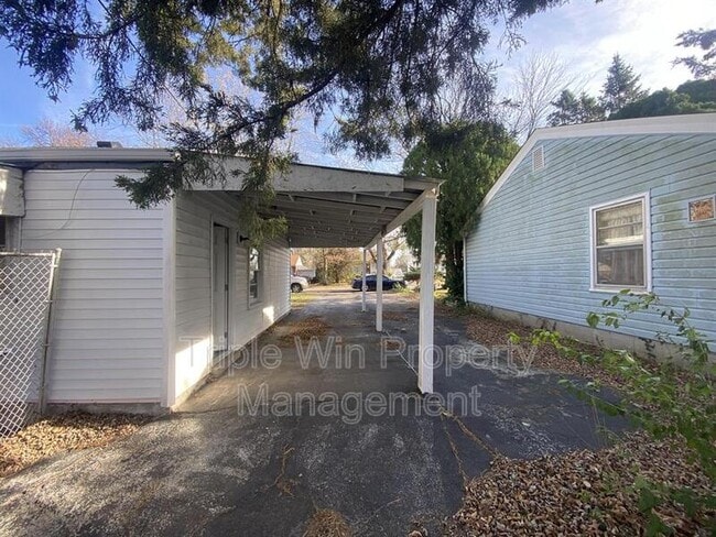Building Photo - 3133 Rex Ave