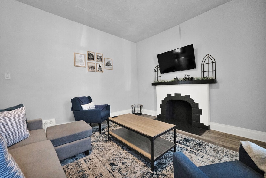 Building Photo - 369 N 300 W