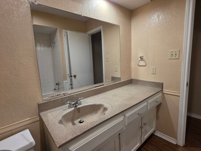 Building Photo - 4724 Berridge Ln