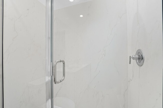 Building Photo - Like Brand New Luxurious Modern 3 Bedroom 2 Bath Townhome in Warner Meadow – Rare Rental Opportun...