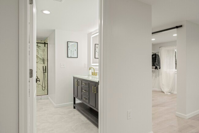 Building Photo - 45 Westledge Rd