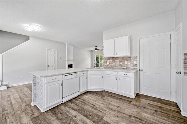 Building Photo - 1636 Heyford Cir NW
