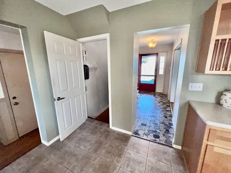 Building Photo - 918 Rockwell Rd