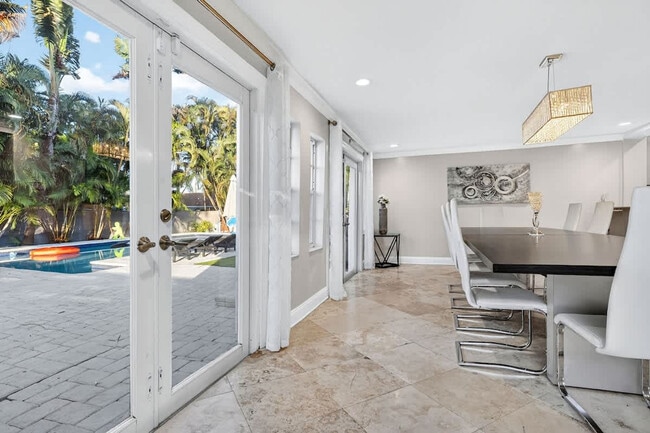 Building Photo - 2423 NE 202nd St