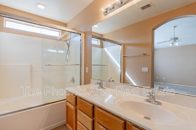 Building Photo - 1261 N Balboa Dr