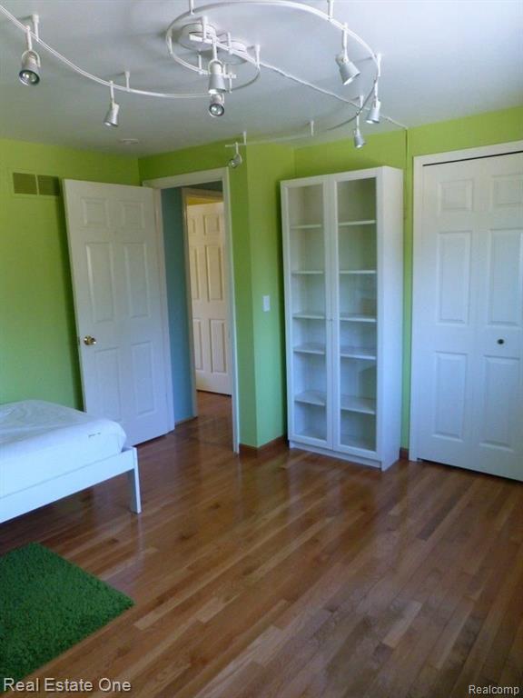 Building Photo - 5837 Folkstone Dr