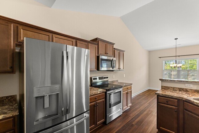 Building Photo - 3 bedroom with bonus room in Holly Ridge is available now!