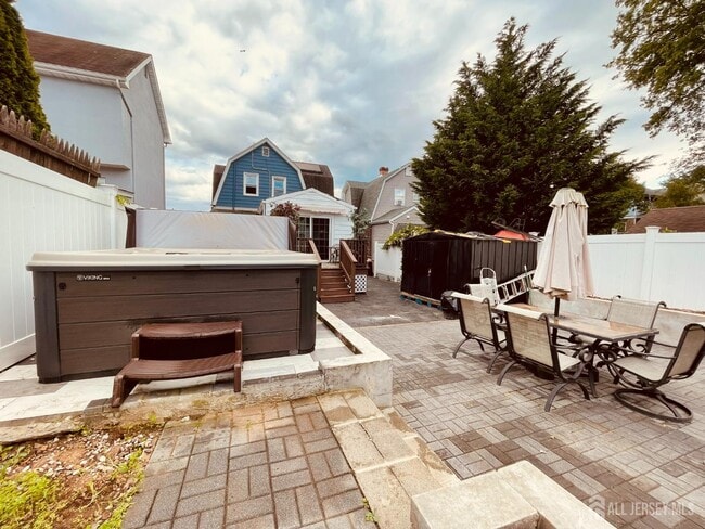 Building Photo - 38 Evergreen Ave