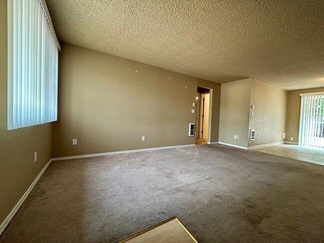 Building Photo - 509-511 SE 110th Ave