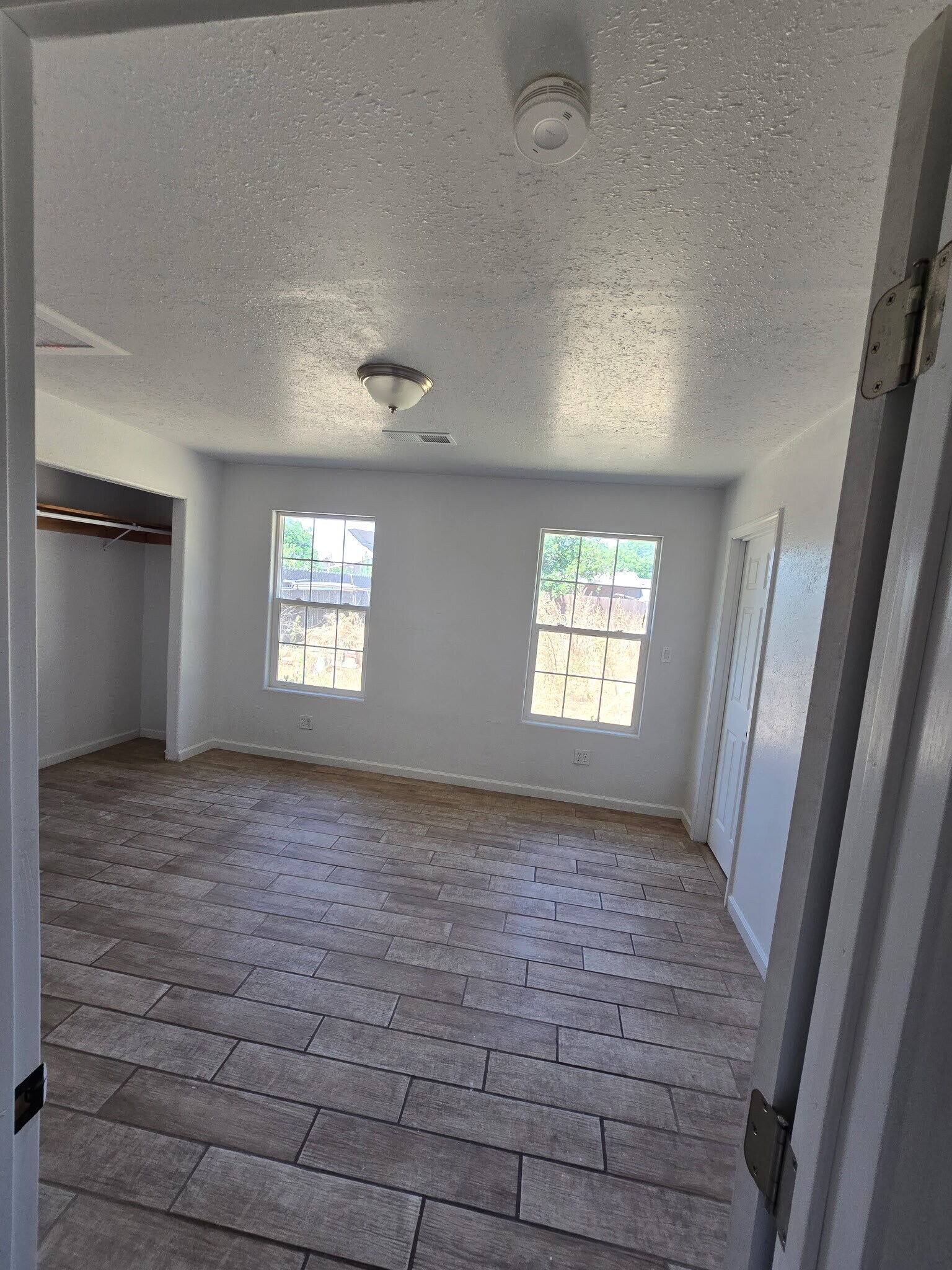 Building Photo - 2150 S Eunice Ave
