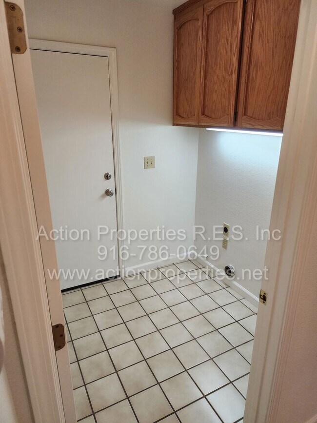 Building Photo - Move In Special! Woodcreek High School Walking Distance, West Roseville Single Story, , 4 Bed 2 B...