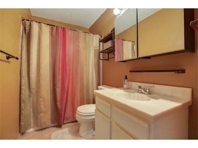 Building Photo - Updated Townhome in Coon Rapids!!  3bed/2bath