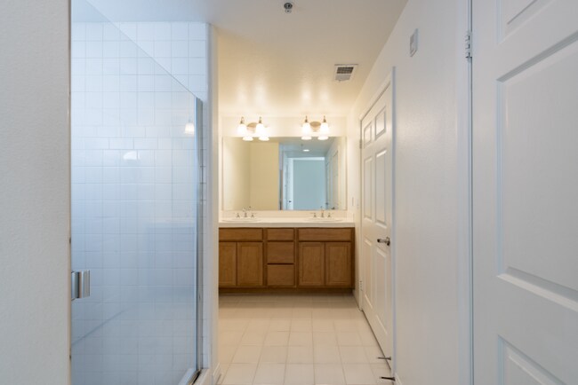 Building Photo - 8700 Glenoaks Blvd