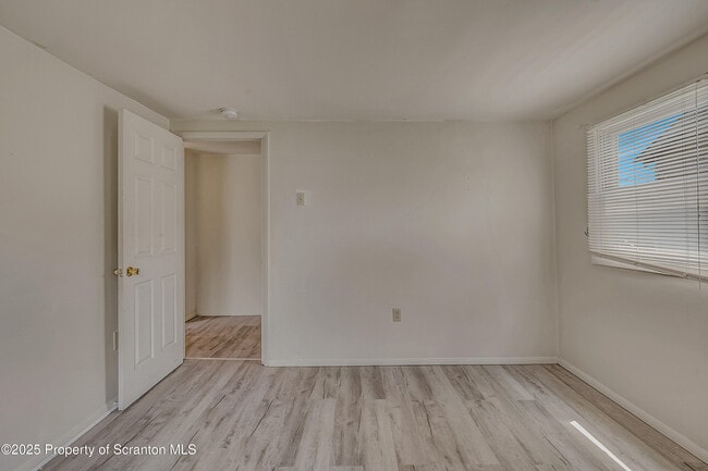 Building Photo - 367 N Bromley Ave